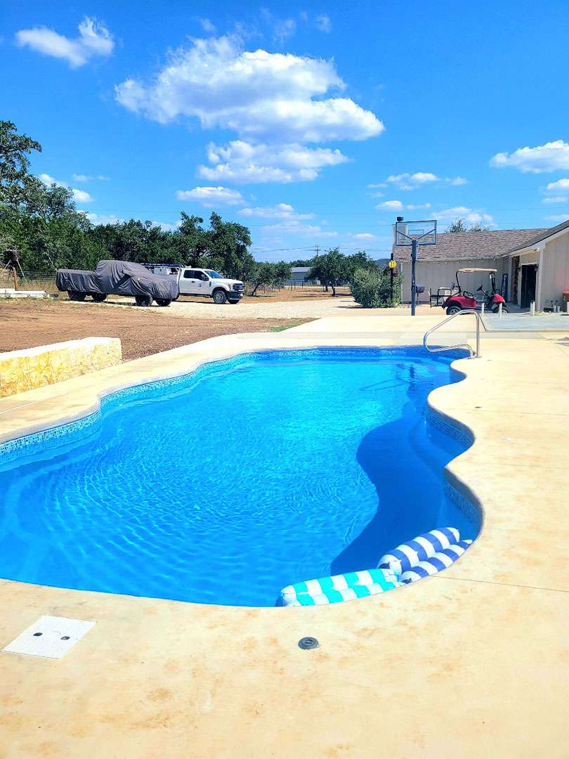 MALIBU style fiberglass pool MALIBU style fiberglass pool